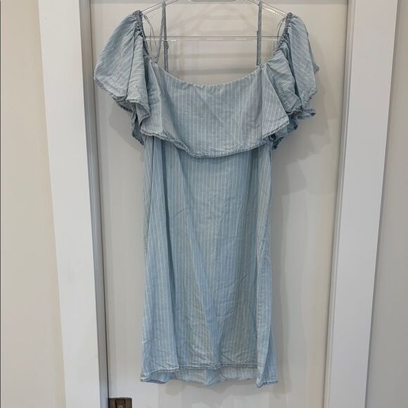 ROMEO & JULIET  Blue Denim Chambray pinstripe Off-Shoulder short dress M - Picture 1 of 9